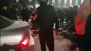 Ақтаулықтар шерушілерге тамақ пен су әкеліп жатыр. Бәріңе рахмет! 04.01.2022 #kazakhstan #протесты