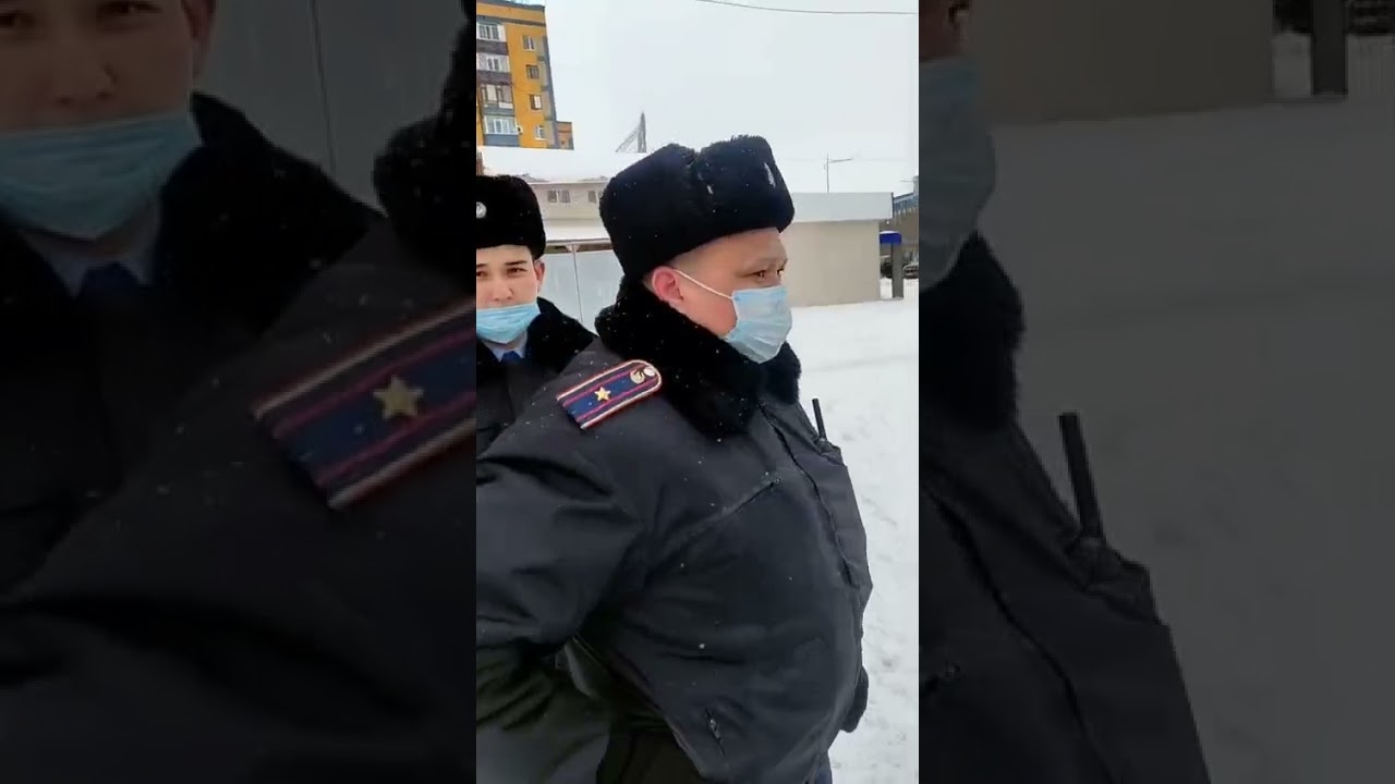 Гражданского активиста Кайрата #Ешниязов незаконно задержали полицейские. #Актобе 04.01.2022 #kz