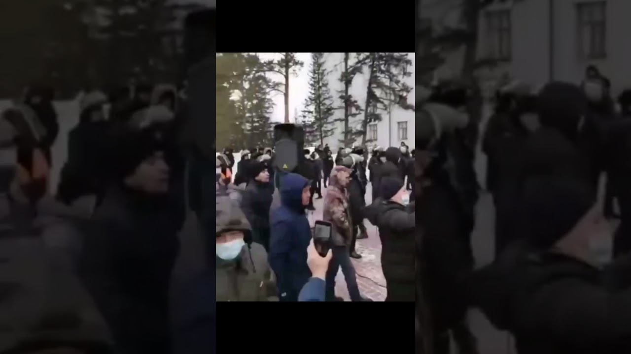 05.01.2022 тысячи жителей #Павлодар вышли на мирный протест и блокирует акимат.