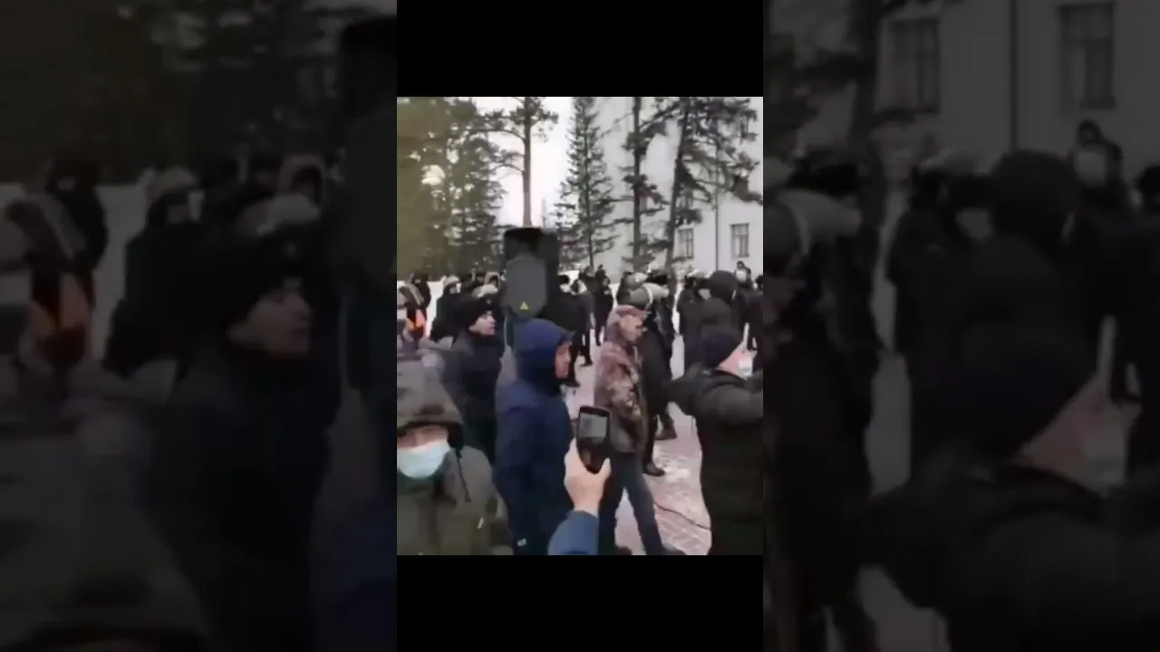 05.01.2022 тысячи жителей #Павлодар вышли на мирный протест и блокирует акимат.