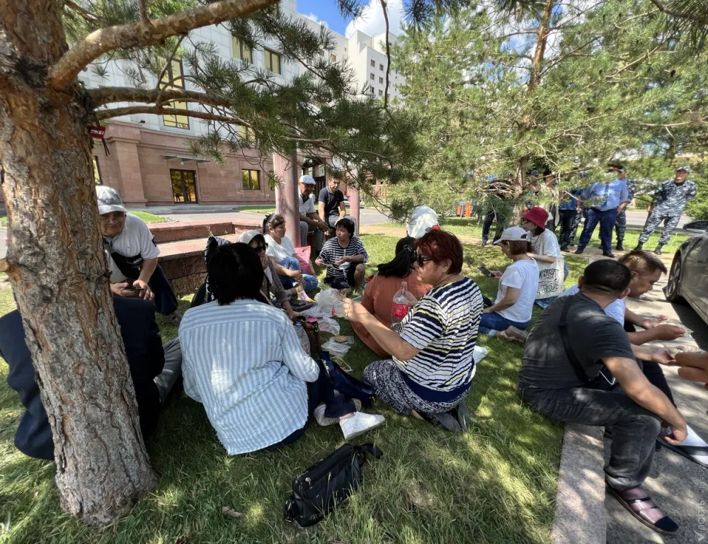 In the capital, relatives of those killed during the January events demand a meeting with Tokayev