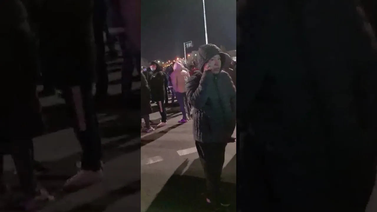 АҚТАУ МИТИНГ. 3 ЧАСА УТРА. НИКТО НЕ СОБИРАЕТСЯ РАСХОДИТСЯ.