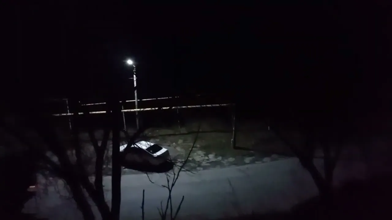 Установили незаконное наружное наблюдение у дома гражд. активиста Сабыржана Касенова. 30.03.2022.