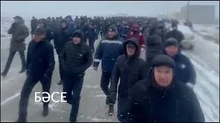 Массовое шествие в Атырау. Едут на митинги в Мангыстау. 4.01.2022