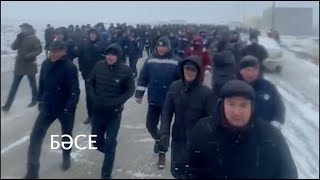 Массовое шествие в Атырау. Едут на митинги в Мангыстау. 4.01.2022