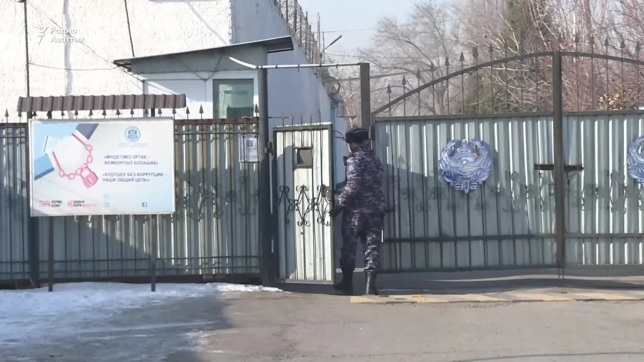 «Сдавливали голову и пинали». 50-летний мужчина рассказал о пытках в полиции
