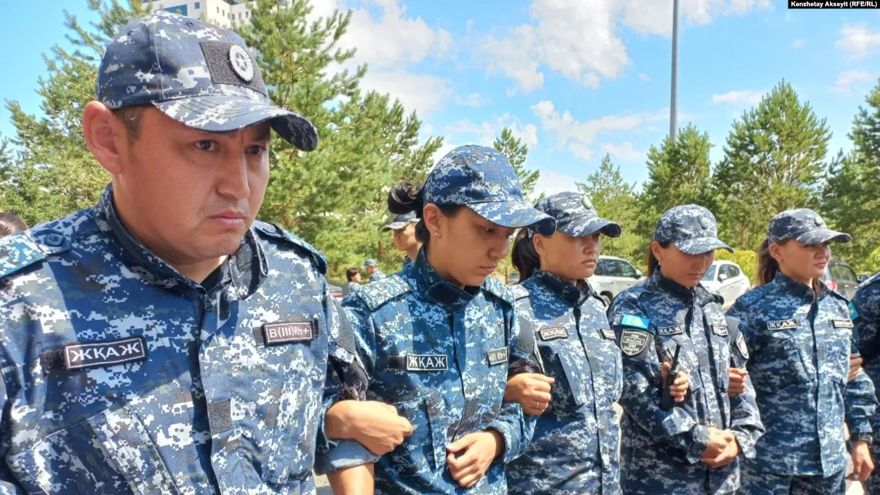 Police block citizens who lost loved ones in the January events near Akorda