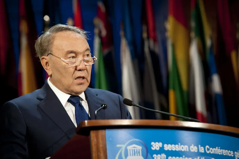 Казахстанские депутаты ставят под сомнение государственную помощь, предоставленную банку, связанному с бывшим президентом