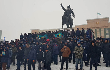 «Мы с другом стали кричать: «Не стреляйте в народ!», но они в ответ кидали в нас гранаты»