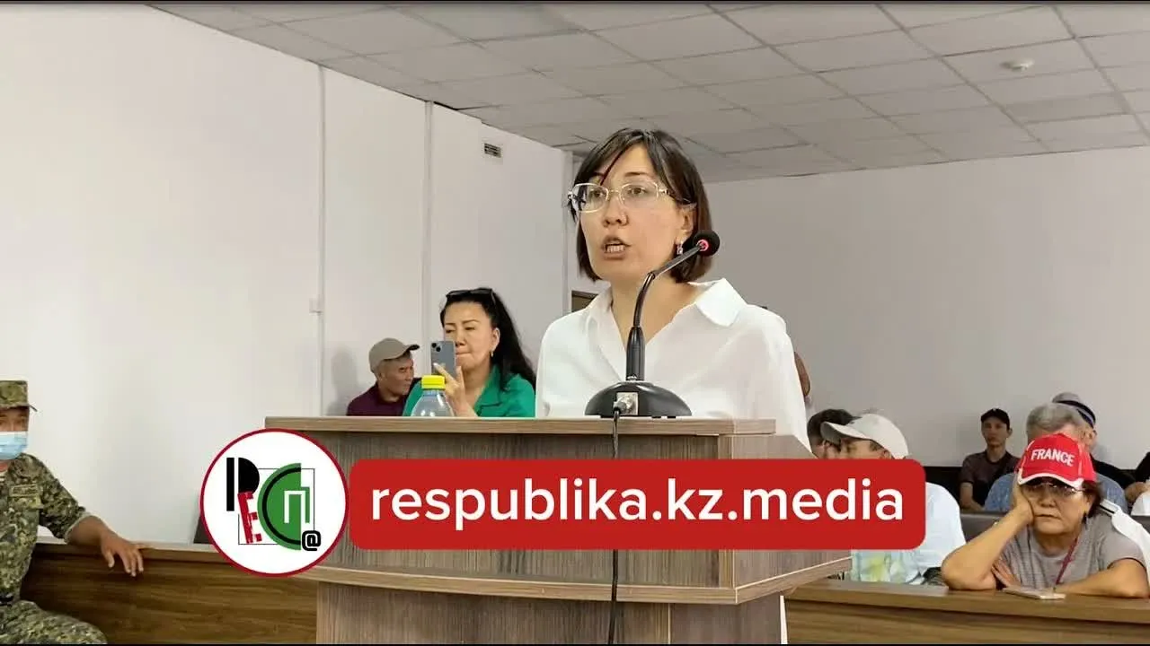 Айгерим Тлеужанова дает показания на судебном процессе