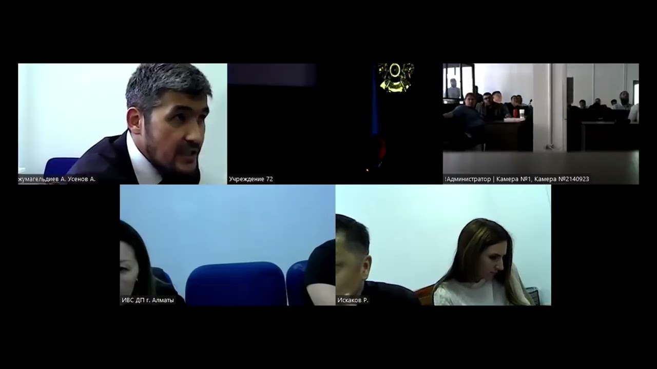 Арман Джумагельдиев и его дружинники забирают оружие у человека под наркотическим опьянением.