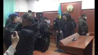 Қошманбет ісі. Азаптаушы полицейлердің бәрі сот залынан қамауға алынды