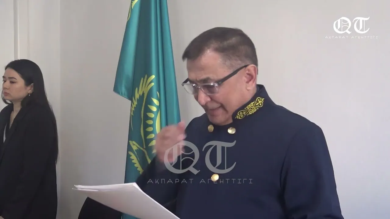 Әскери сот жабық өтетін болды. Судья Секенов кісендедген мәйіттің несін жасырғысы келді?