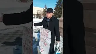Одиночный пикет в Уральске, гражданский активист Бекбулат Утебаев
