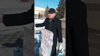 Одиночный пикет в Уральске, гражданский активист Бекбулат Утебаев