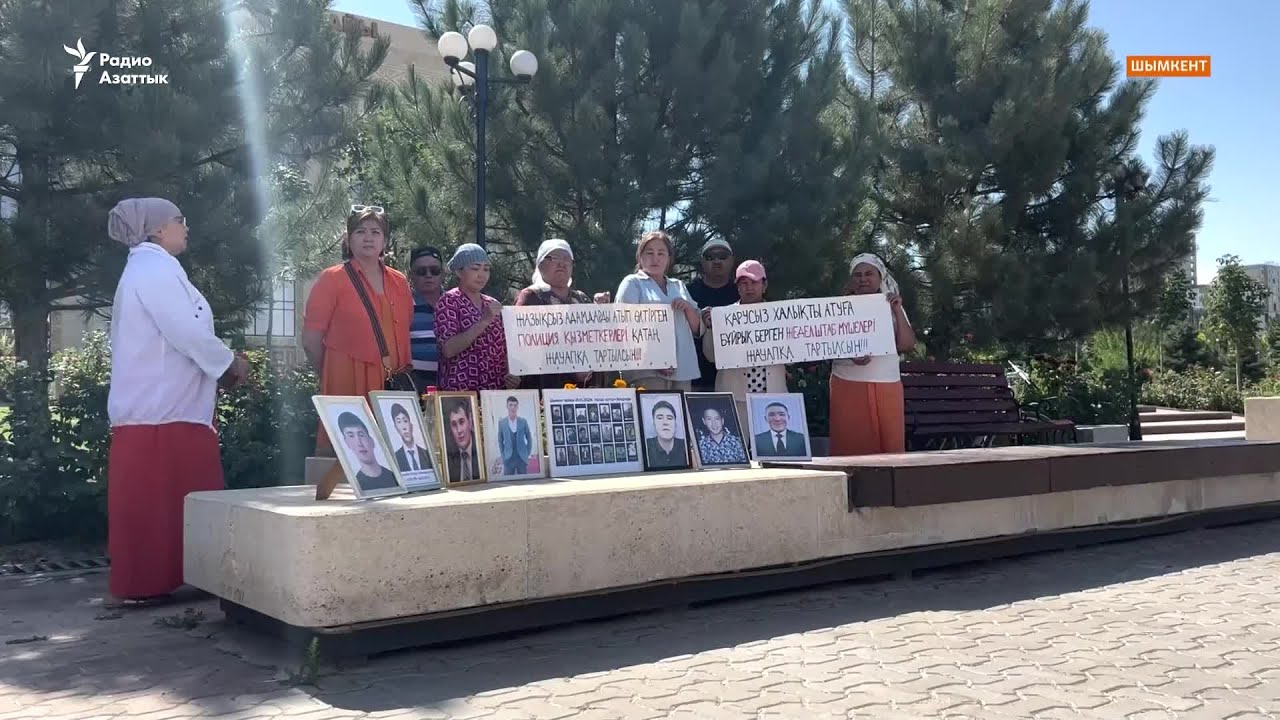 Родители погибших во время «Кровавого января» вновь пришли к акимату. Они требуют найти виновных