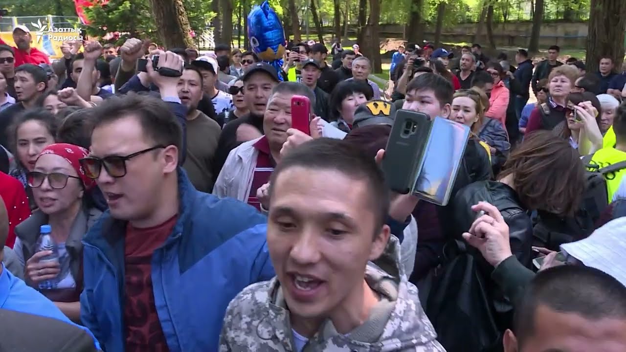 «Күйеуімді жұлқылап алып кетті». Қаңтардағы дүрбелең кезінде әуежайға барған белсенді қамауға алынды