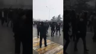 В АЛМАТЫ ОМОН С НАРОДОМ!