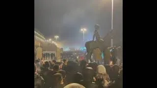 АЛМАТЫ. ҚАЗІРГІ ЖАҒДАЙ.   Жігіттерге ыстық тамақ, шай, палатка ұйымдастыру керек. Күн суық.