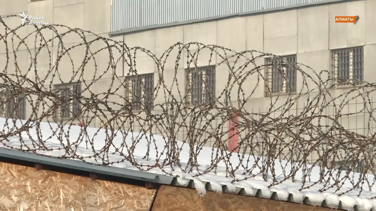 «Завели в камеру, сказали:"Насилуйте"». О чем рассказал арестованный с тяжелым ранением
