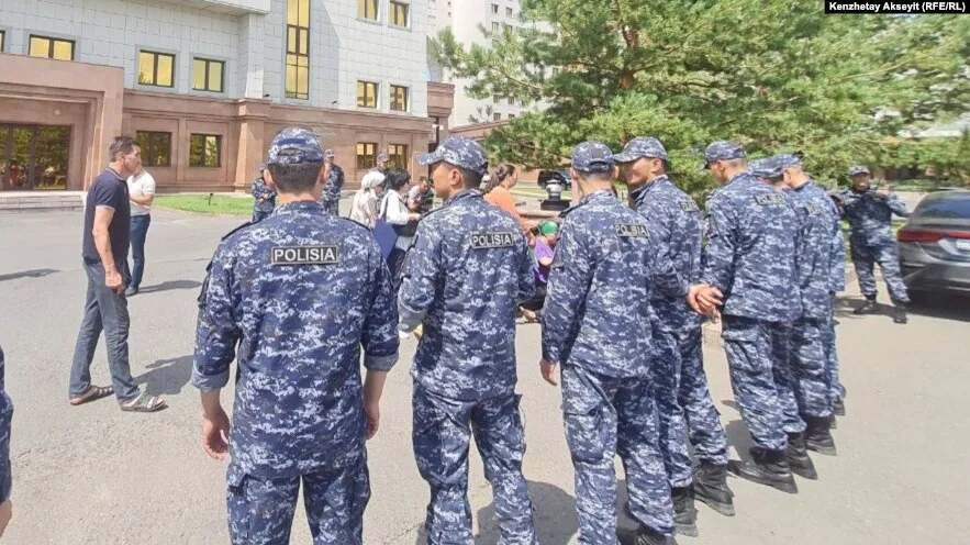 Police detain citizens demanding exoneration of relatives shot dead in January