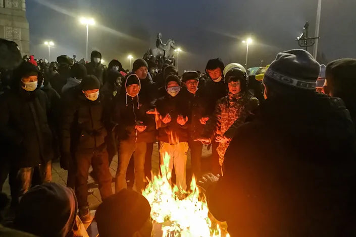 People take part in a rally in Almaty (Yerlan Dzhumayev/TASS)